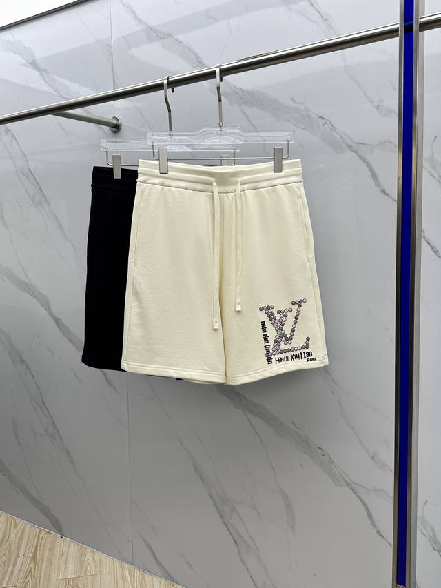Lv*路易威登 2025春夏新款男士休闲抽绳短裤 高端货简洁时尚大方 简洁利落又清爽 品质做工细节经得起任何形式检验，简约大方百搭款 上身优雅帅气，焕然一新的即