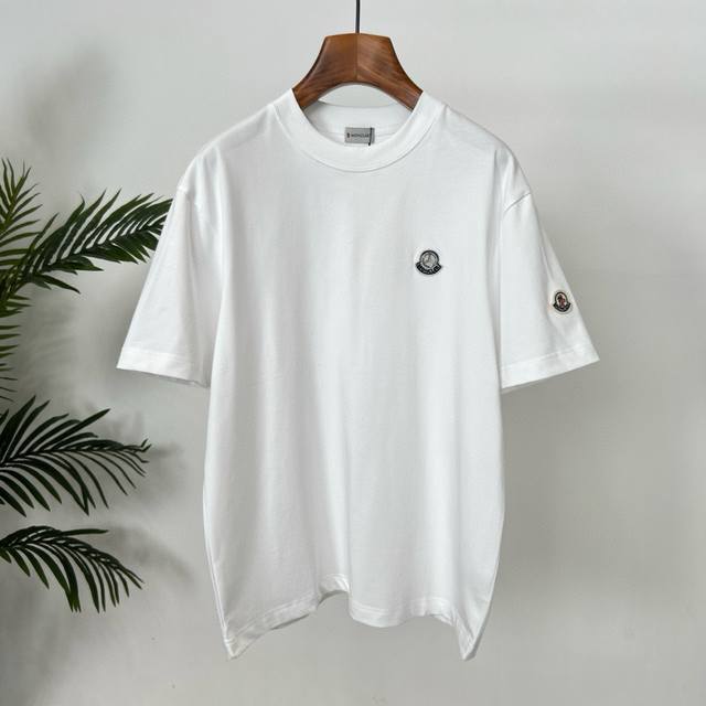 Moncl* 蒙口* 2025春夏新款短袖T恤 重磅纯棉 联名奔驰金属章仔刺绣 颜色：黑色 白色 夜幕蓝 巧克力色 码数：S M L Xl Xxl