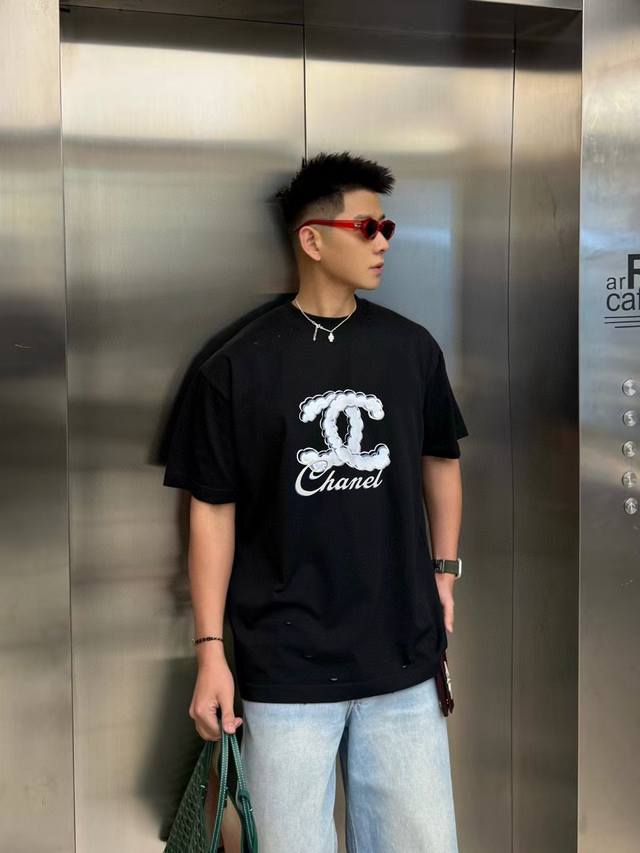 香奈儿 Chanel2025夏季新款 双C字母Logo印花 短袖T恤 定制面料300G 男女同款 尺码：S M L Xl Xxl 五个码 颜色：黑色 白色 湖绿