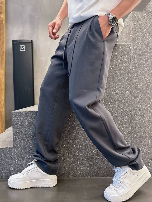 25春夏新款Cd极简天然麻西装休闲裤，男士高端商务时装款西裤。私密渠道订单，顶级休闲西裤分享。高端天然麻西装裤面料，内置抽绳系带，裤后字母刺绣Logo点缀，其出