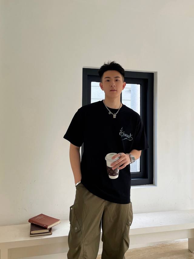 25春夏 克罗心手绘 新款上新 颜色： 黑色 白色 尺寸：M_3Xl 版型：廓形