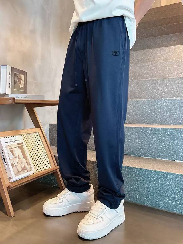 华伦休闲裤 季度：2025夏款 尺码：M-3Xl 版型：直筒休闲裤 工艺：后幅口袋洗水刺绣装饰本布定标 定制Logo 简约时尚