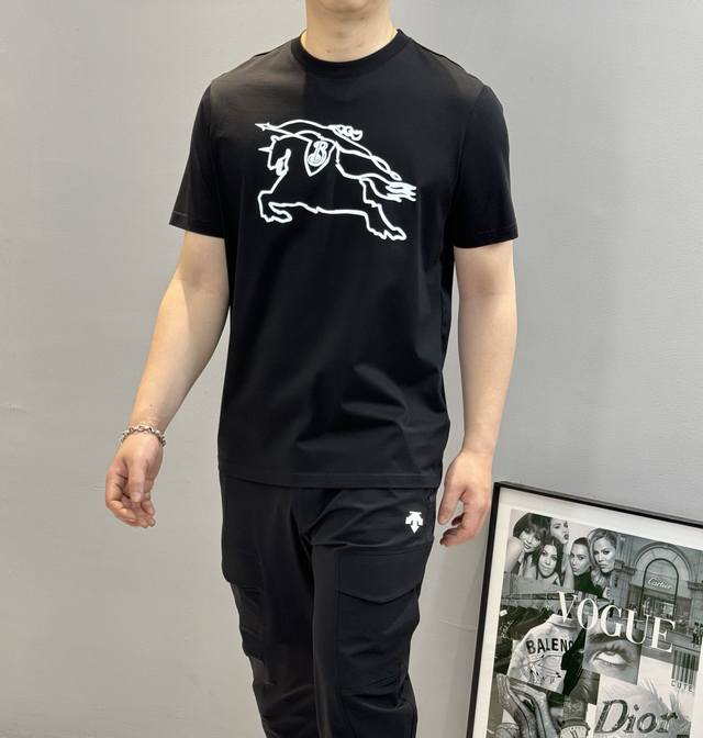 Bbr*巴宝-莉2025S新品短袖T恤，经典战马造型搭配.战马烫画.帅气时尚，简约百搭款。190G丝光棉面料棉 不仅挺括，保持潮流的廓形，又穿着舒适，纱织更细腻
