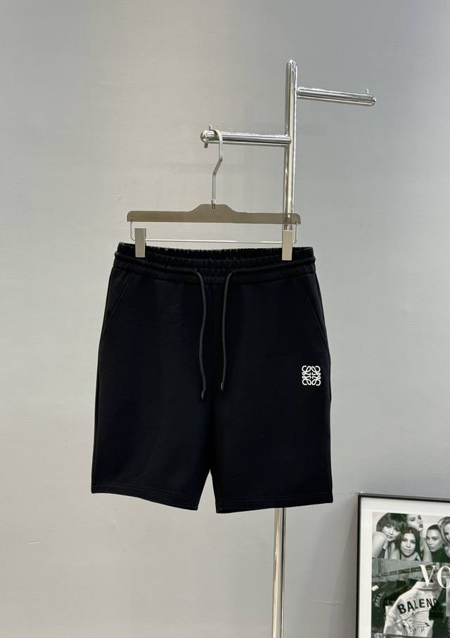Loewe罗意威25S夏季新款五分短裤！爆款推荐！完美3D刺绣品牌图形.后口袋刺绣工艺.完美的丰富大家的视觉感！时尚又好看！常规版型效果超赞！而且透气性能超强！