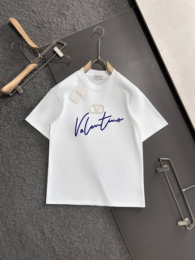 Vltn 2025Ss春夏最新款圆领时尚短袖T恤，官网同步，专柜纯棉面料！贴肤舒适，耐看又好穿，经典简约Logo设计，原厂工艺一丝不苟，型男必备单品 码数M-4