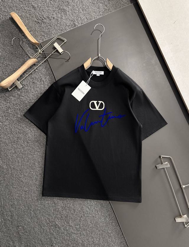 Vltn 2025Ss春夏最新款圆领时尚短袖T恤，官网同步，专柜纯棉面料！贴肤舒适，耐看又好穿，经典简约Logo设计，原厂工艺一丝不苟，型男必备单品 码数M-4