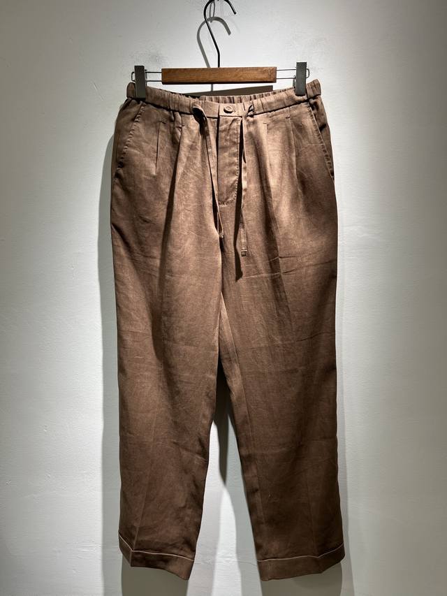 Loro Piana诺悠翩雅 2025春夏新品男士纯亚麻休闲裤，最新的贸易订单全品相！！网红款！上身舒适透气，不僵硬，整体有着丰富的立体感，品质出口订单，定制专