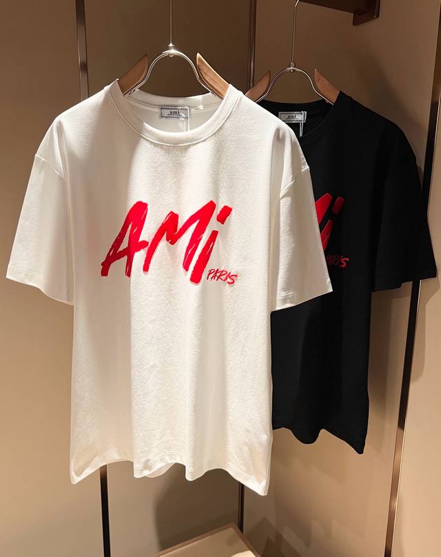 Ami 2025春夏新款男女同款短袖T恤，最新款全网独家首上！！~既经典有时尚百搭，谁不爱啊，将经典再次展现，非常的耐看，自带低奢光环与辨识度！品牌理念和现代化