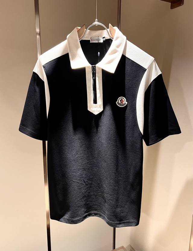 Mon蒙**口2025春夏新款男士原单男士短袖Polo衫，贸易公司货，官网同步发售！此类型的基础单品是每季必出现的，客供进口珠地网眼棉，舒适性与透气性兼备，整体