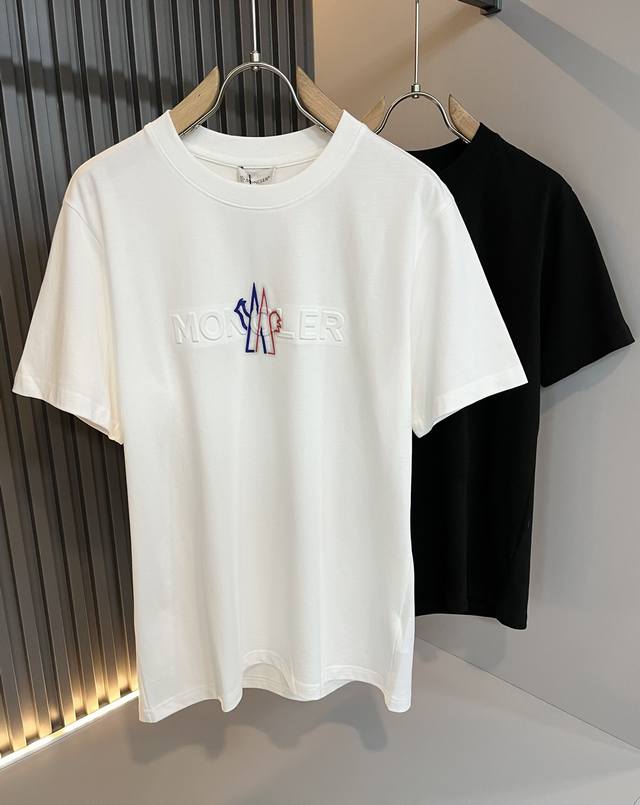 Moncler蒙家 2025春夏最新男女同款贸易订单短袖T恤，全品相！！网红款！采用Logo图案印花设计！上身舒适透气，不僵硬，整体有着丰富的立体感，品质出口订