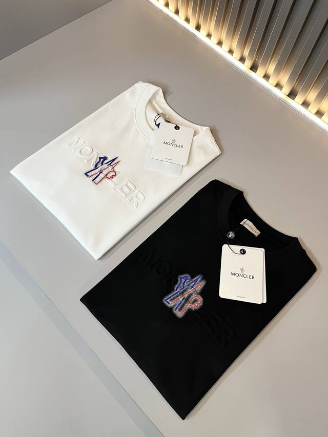 Moncler蒙家 2025春夏最新男女同款贸易订单短袖T恤，全品相！！网红款！采用Logo图案压胶设计！上身舒适透气，不僵硬，整体有着丰富的立体感，品质出口订
