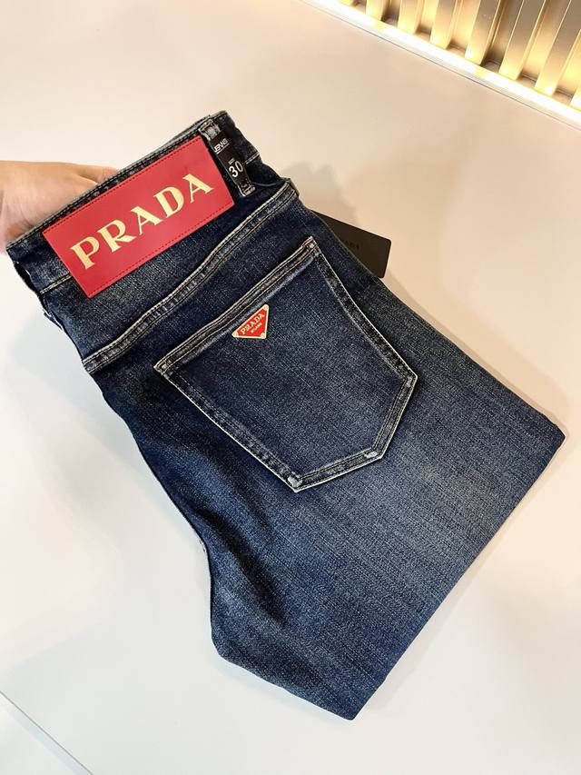 Pra*Da 普拉达 秋冬新品发售！牛仔高级百搭实用主义不哗众取宠！港澳台地区限定款！！立体裁剪纯棉材质！台湾外贸公司承接、材质精致细腻似乎是普拉达专利品质上乘