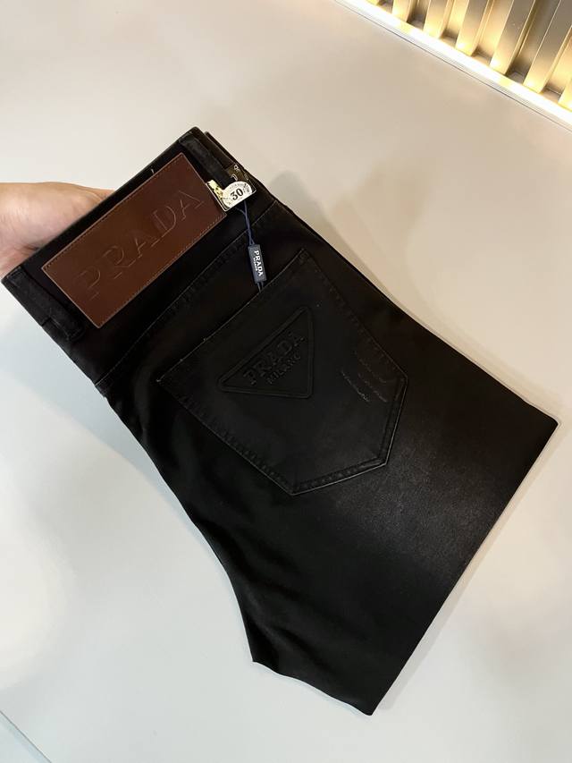 Pra*Da 普拉达 秋冬新品发售！牛仔高级百搭实用主义不哗众取宠！港澳台地区限定款！！立体裁剪纯棉材质！台湾外贸公司承接、材质精致细腻似乎是普拉达专利品质上乘