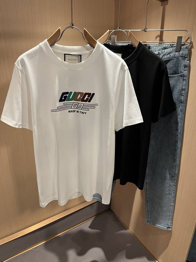 Gucc*古家 2025春夏新款男女同情侣款休闲宽松棉质圆领短袖T恤衫！贸易公司渠道稀出，同步官网发售 ！ 2025春夏最新系列，经典时尚设计元素，为全新系列注