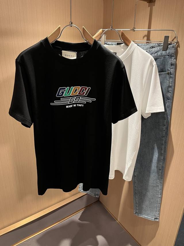Gucc*古家 2025春夏新款男女同情侣款休闲宽松棉质圆领短袖T恤衫！贸易公司渠道稀出，同步官网发售 ！ 2025春夏最新系列，经典时尚设计元素，为全新系列注