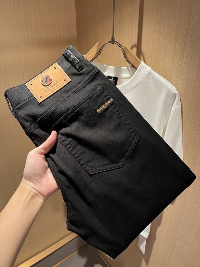 Zegna 杰尼亚 2025春夏新款男士休闲牛仔裤，压轴的渠道货出现了！！柜台同步销售！ 毫不夸张的说，此款裤装是原厂代工渠道的货，并不是吹牛的原厂代工，完全是