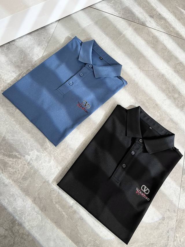 Valenti*O华伦*奴～柜台款， 春夏新款短袖休闲Polo衫，衣身压胶Logo设计！简单时尚而年轻，百搭风格，上身感很年轻优雅！永远不会过时。各大柜台同步上