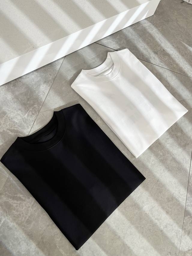 Y- 3山本*耀司 2025春夏新品男女同款做旧洗水短袖T恤 ，一面料上身舒适感非常好。炸街必须要拥有它，专柜同步。衣身前后Y-3字母Logo印花设计！贸易公司