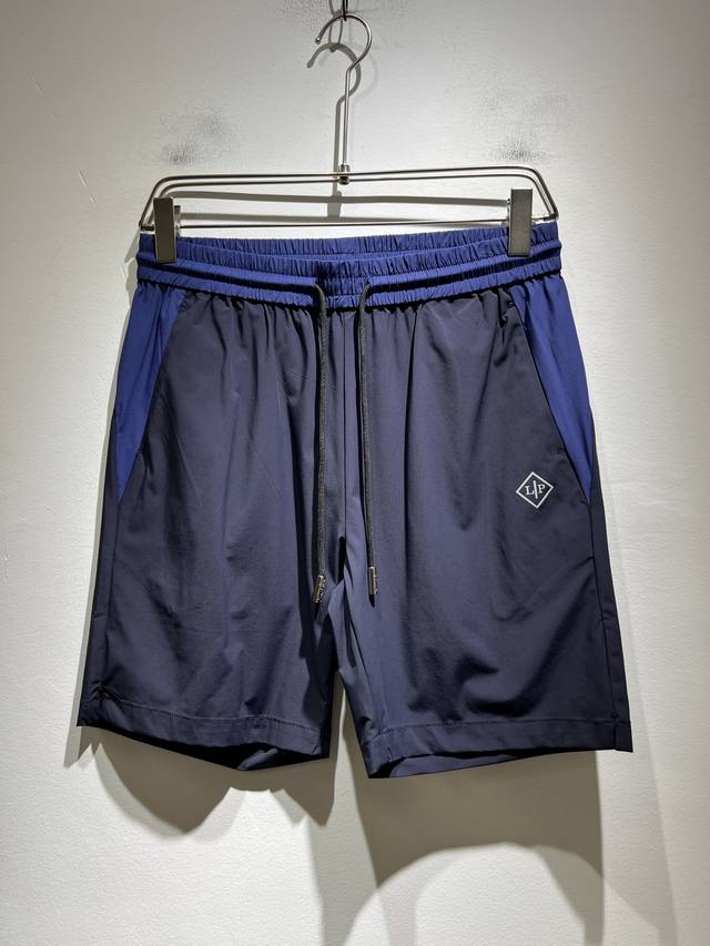 Loro Piana诺悠翩雅 2025春夏男士最新的贸易订单休闲短裤，全品相！！网红款！上身舒适透气，不僵硬，整体有着丰富的立体感，品质出口订单，裤腿Logo图