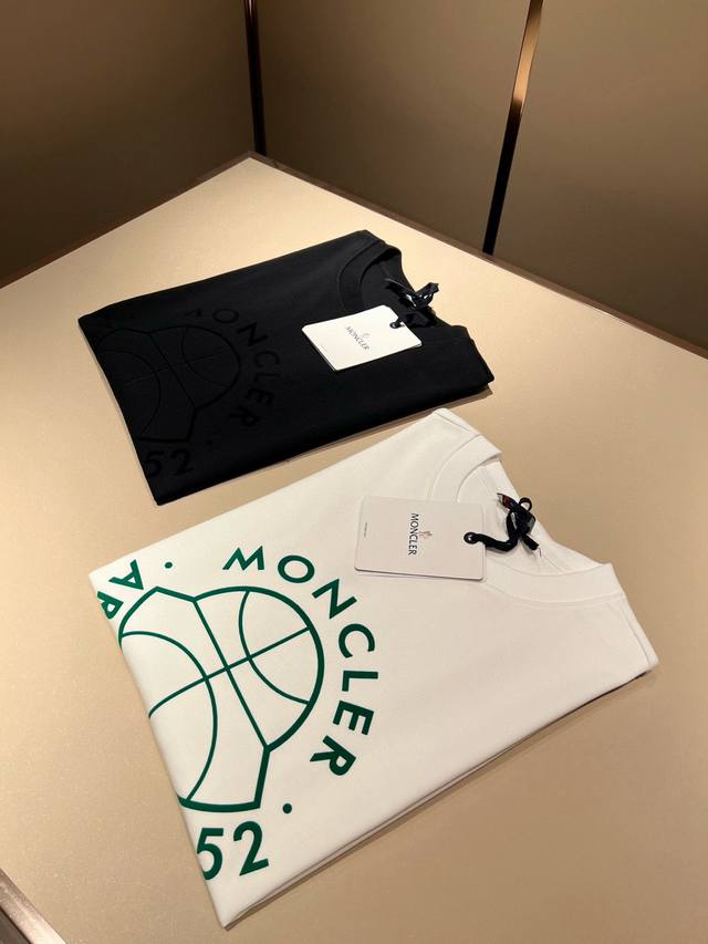 Moncler蒙家 2025春夏最新男女同款贸易订单短袖T恤，全品相！！网红款！采用Logo图案压胶设计！上身舒适透气，不僵硬，整体有着丰富的立体感，品质出口订