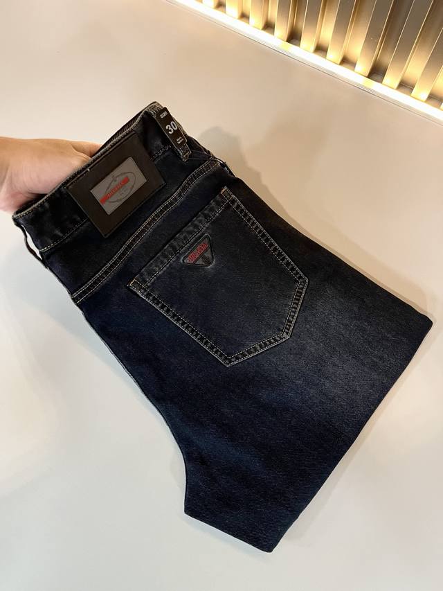 Pra*Da 普拉达 秋冬新品发售！牛仔高级百搭实用主义不哗众取宠！港澳台地区限定款！！立体裁剪纯棉材质！台湾外贸公司承接、材质精致细腻似乎是普拉达专利品质上乘