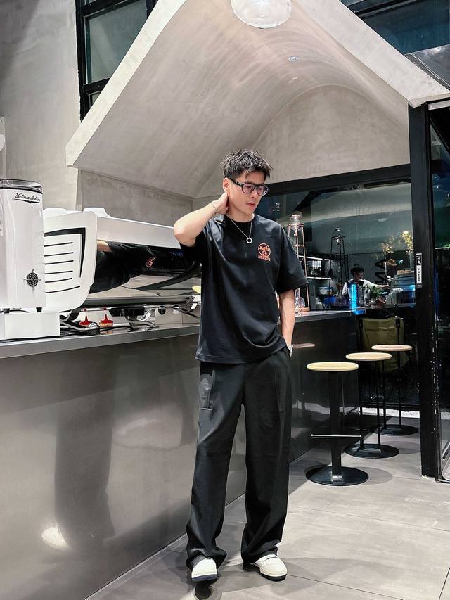 爱马仕 夏季新款短袖T恤，独特的色彩，品牌Logo刺绣工艺艺术，全网独家首发 百搭款细节处理完美240克纯棉面料十分精致 原版面料 网红明星同款高版本 高品质手