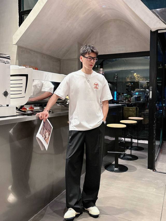 爱马仕 夏季新款短袖T恤，独特的色彩，品牌Logo刺绣工艺艺术，全网独家首发 百搭款细节处理完美240克纯棉面料十分精致 原版面料 网红明星同款高版本 高品质手