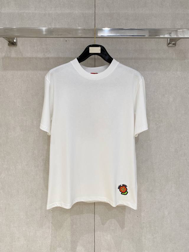 Kenzo*2025S春夏新款花卉仔章短袖T恤，采用100％棉，面料亲肤柔软有质感，上身透气舒适～比一般普通棉更显档次，品质高低立现， 经典宽松版型 ~服帖舒适