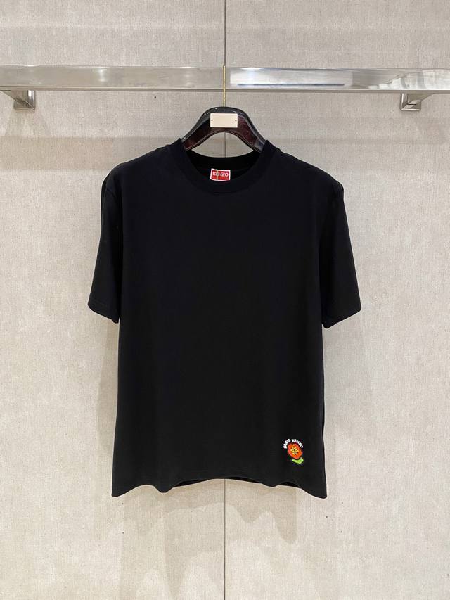 Kenzo*2025S春夏新款花卉仔章短袖T恤，采用100％棉，面料亲肤柔软有质感，上身透气舒适～比一般普通棉更显档次，品质高低立现， 经典宽松版型 ~服帖舒适