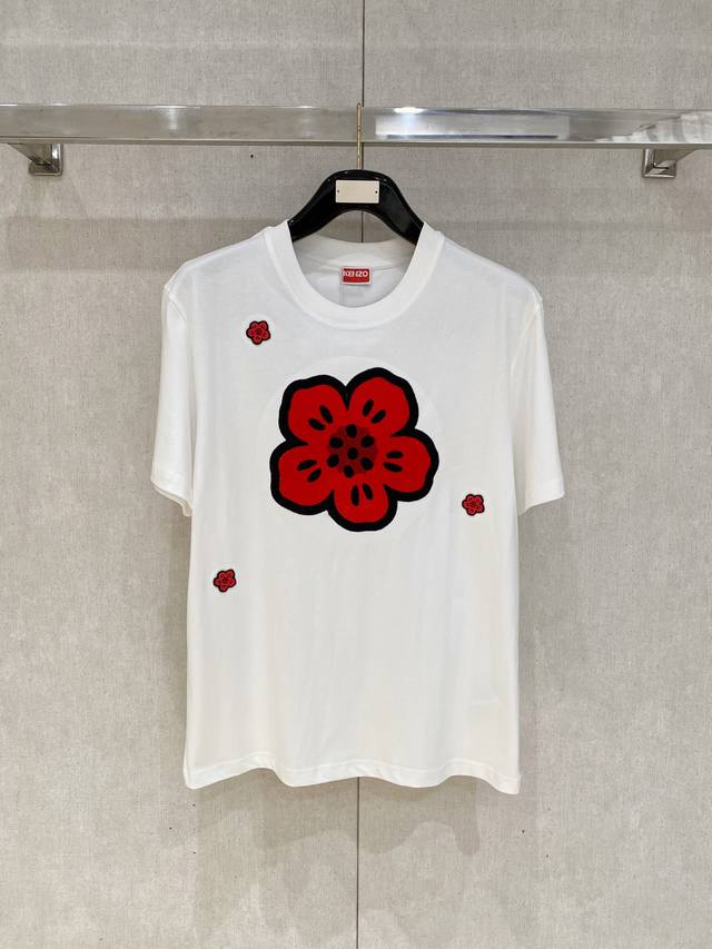 Kezno 2025S春夏新款花卉仔章短袖T恤，采用100％棉，面料亲肤柔软有质感，上身透气舒适～比一般普通棉更显档次，品质高低立现， 经典宽松版型 ~服帖舒适