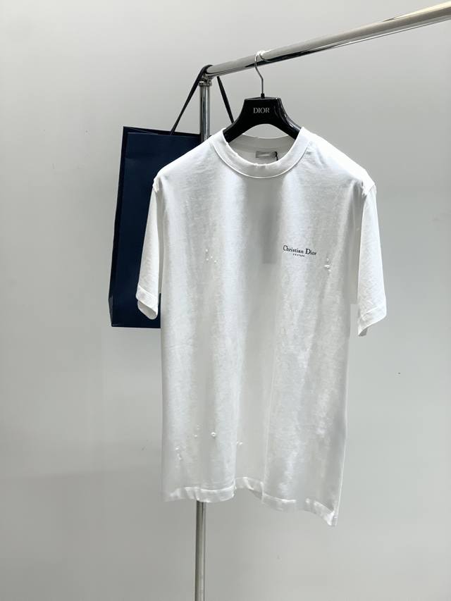 Dior 迪奥， 2025夏季新品，专柜同步有售，简约时尚休闲圆领短袖T恤，原版进口面料，舒适透气，顶级印花工艺字母图案Logo，档次极高，独特设计，上身时尚帅