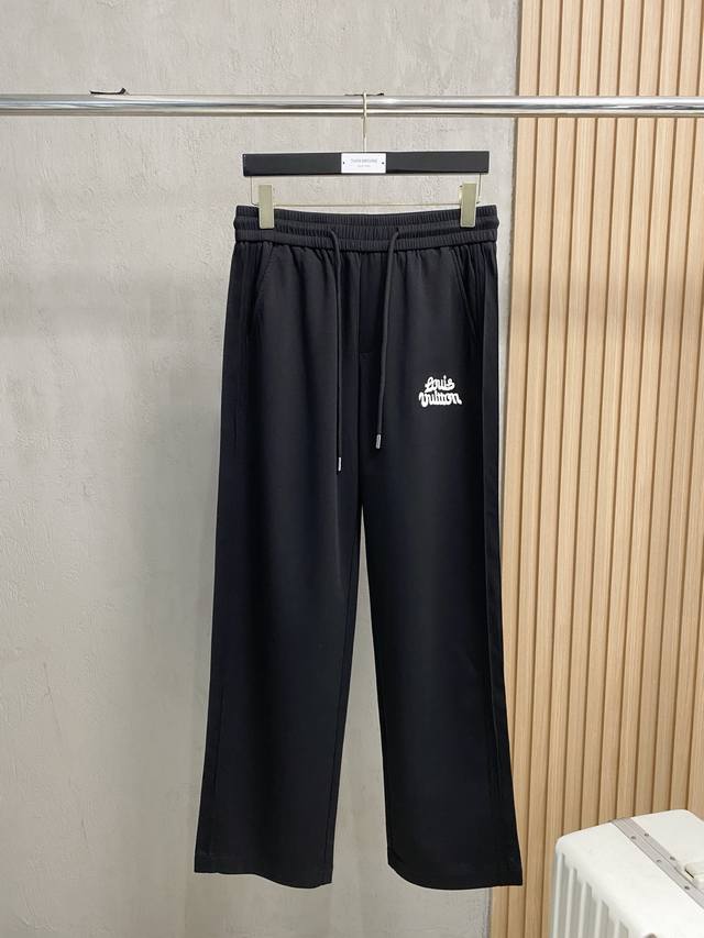 Lv 新品 25Ss夏季新款休闲裤.定制铜氨丝空气层混纺面料，抗皱不粘灰抗静电，面料柔软舒适有垂感.立挺上身有型、立体裁剪设计拉长腿部线条，显高显瘦.松紧腰带设