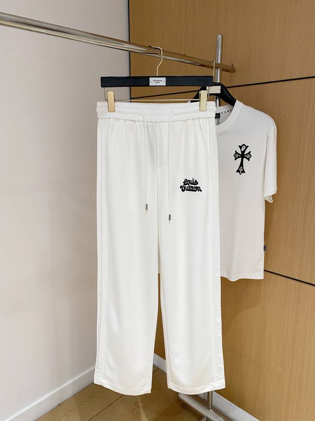 Lv 新品 25Ss夏季新款休闲裤.定制铜氨丝空气层混纺面料，抗皱不粘灰抗静电，面料柔软舒适有垂感.立挺上身有型、立体裁剪设计拉长腿部线条，显高显瘦.松紧腰带设