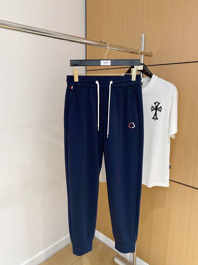 蒙口 新品 25Ss夏季新款休闲裤.定制铜氨丝空气层混纺面料，抗皱不粘灰抗静电，面料柔软舒适有垂感.立挺上身有型、立体裁剪设计拉长腿部线条，显高显瘦.松紧腰带设