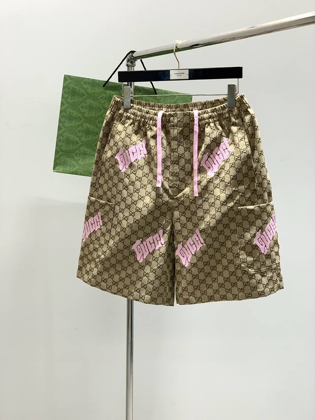 Gucci 古驰，2025夏季最新品，专柜同步有售，原单狠货，时尚休闲短裤，进口原版面料，舒适透气，独特设计风格，顶级刺绣工艺字母图案Logo，原版五金辅料装饰