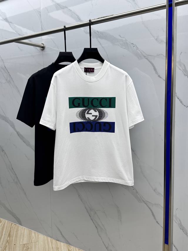 Gucci 古驰 2025Fw春夏新品圆领打底外穿T恤，立体感Logo微廓形半袖260克活性纯棉打底T恤，棉，手感面糯有骨感，柔而有韧性。工艺处理，韧性和抗皱性
