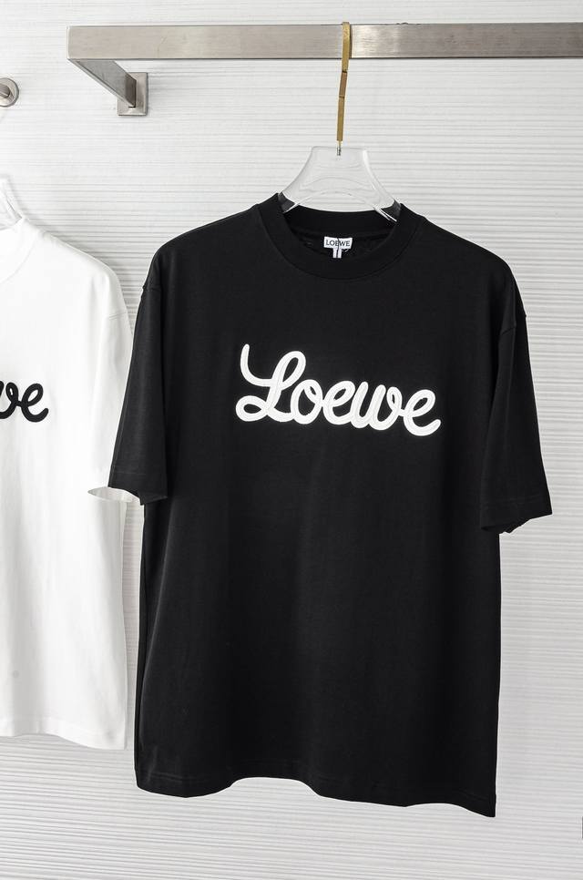Loe#* We 25Ss新款短袖T恤#宽松版型不挑身材 搭配圆领设计 上身毫无束缚感，时尚经典圆领设计！高级定制百搭款式，任何人都可以轻松驾驭 采用顶级舒适透