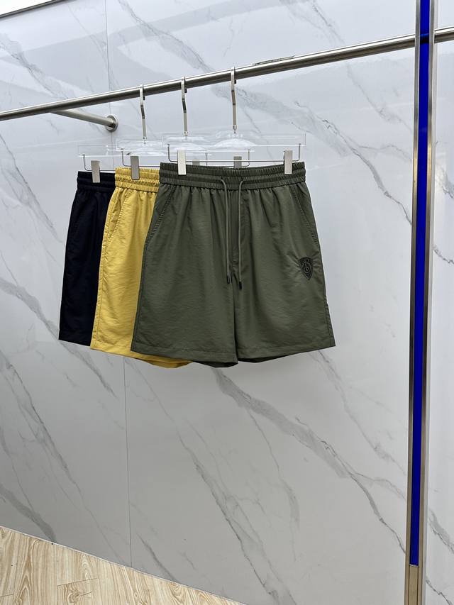 Burberry*巴宝莉 2025春夏季新款男士速干短裤，最休闲的时尚美学，原版裤型上身休闲百搭、随性慵懒范，高级定制速干面料，订制工艺 Logo战马刺绣，舒适