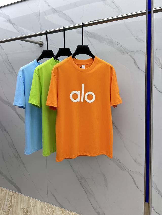 Alo 2025春夏新款首发专柜最新款短袖圆领T恤 高端订制 设计前卫时尚！品牌Logo重工艺设计 高端长绒棉面料.手感柔软.穿着舒适.专柜级别精致车线.做工精