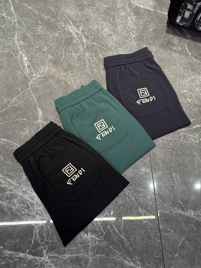 短裤 Fend*I 25Ss夏季男士梭织五分裤！精致绣花字母元素.干净利落.....功能性专业冷感四面弹黑科技面料，亲肤舒适吸汗速干透气.....品质绝对好闭眼