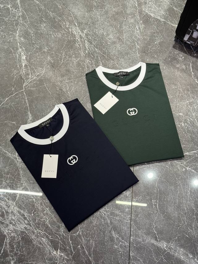 Gucc*I 25Ss春夏T恤新品！拼色双G设计 订制云朵棉面料.手感柔软.穿着舒适.专柜级别精致车线. 上身效果无敌帅气！型男必备单品！ 颜色：黑色 白色 码