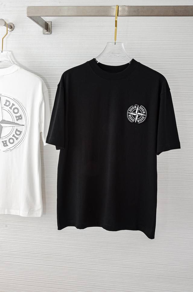 Dio#*R 25Ss新款短袖T恤#宽松版型不挑身材 搭配圆领设计 上身毫无束缚感，时尚经典圆领设计！高级定制百搭款式，任何人都可以轻松驾驭 采用顶级舒适透气面