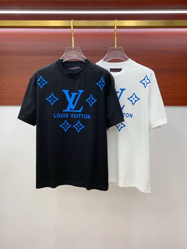 Lv2025春夏新款首发专柜最新款短袖圆领T恤 高端订制 设计前卫时尚！品牌Logo重工艺设计 高端定制丝光长绒棉面料.手感柔软.穿着舒适.专柜级别精致车线.做