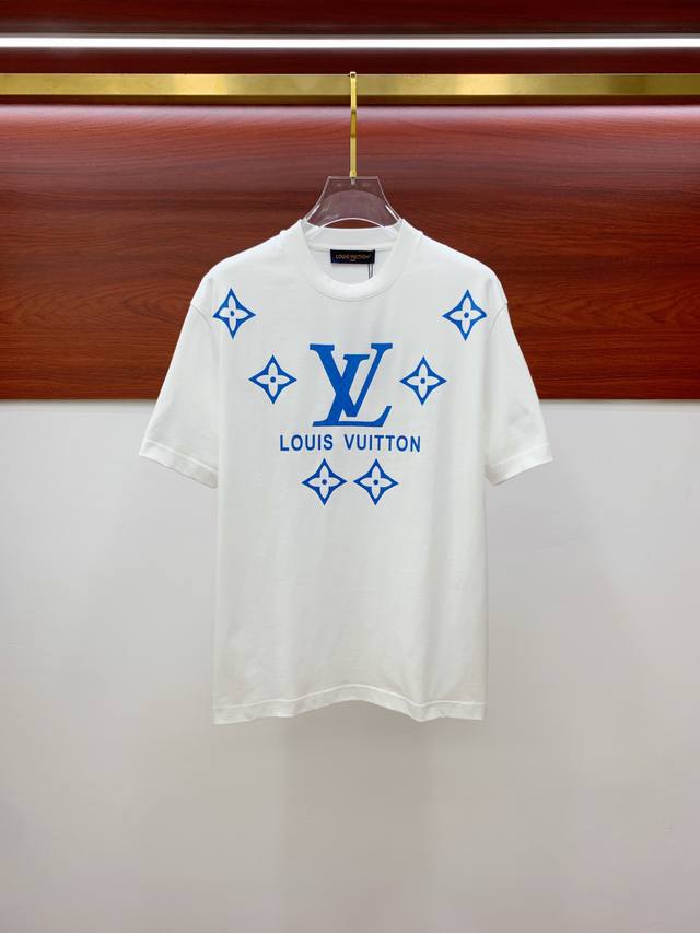 Lv2025春夏新款首发专柜最新款短袖圆领T恤 高端订制 设计前卫时尚！品牌Logo重工艺设计 高端定制丝光长绒棉面料.手感柔软.穿着舒适.专柜级别精致车线.做