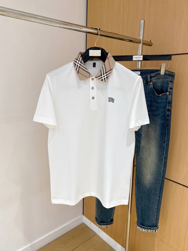 巴宝莉25Ss新款春夏短袖翻领T恤Polo，最高版本客供定制高端朱地面料简单时尚款，拼色螺纹超级好看！经典Logo简单大方的款式！满满的高级感，四季可穿。简欧风