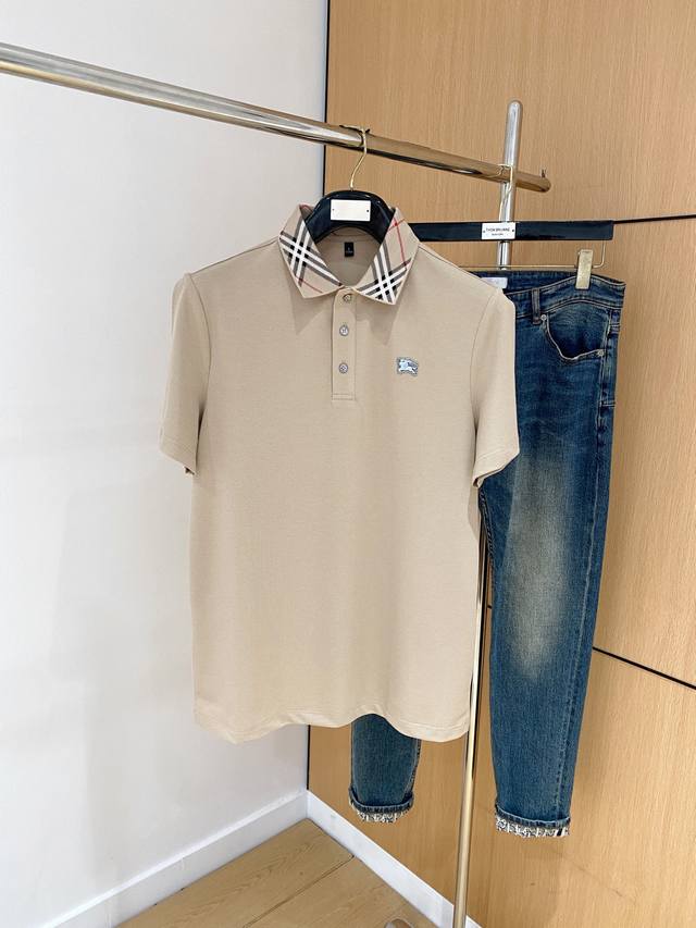 巴宝莉25Ss新款春夏短袖翻领T恤Polo，最高版本客供定制高端朱地面料简单时尚款，拼色螺纹超级好看！经典Logo简单大方的款式！满满的高级感，四季可穿。简欧风