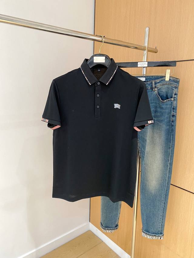 巴宝莉25Ss新款春夏短袖翻领T恤Polo，最高版本客供定制高端朱地面料简单时尚款，拼色螺纹超级好看！经典Logo简单大方的款式！满满的高级感，四季可穿。简欧风
