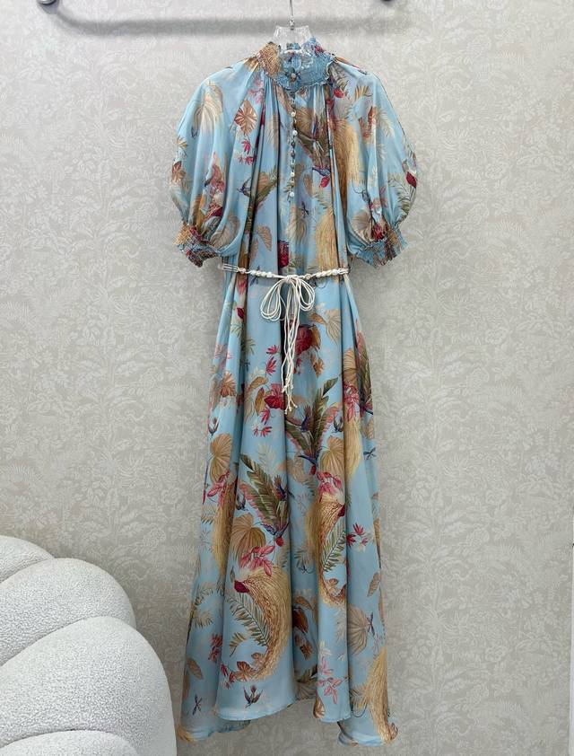 Zimmerm*25新款泡泡袖羽毛碎花真丝连衣裙 高端版本认准细节区分版本 100真丝 桑蚕丝面料 超大摆裙摆用料十足 对版定位花 一整个活泼洋溢 浅卡其色羽毛