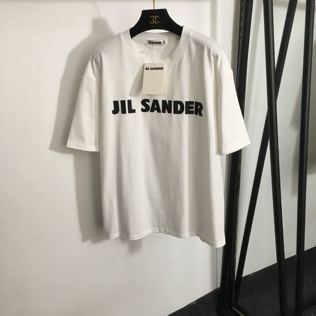 款号 1050 Jil Sander新款 字母胶印休闲百搭短袖宽松T恤，白色，Sml， M码；肩宽56，胸围114，袖长24，衣长70