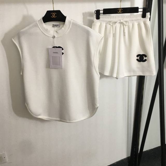 款号20253655 Chane*新款套装，小香Logo刺绣背心上衣+休闲短裤，白色，黑色，Sml， M码；胸围98，长57；腰围64弹力，长37